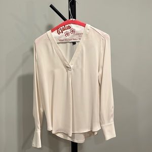 Ann Taylor White long sleeved blouse (XSP)
